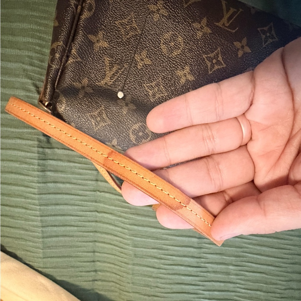 Louis Vuitton Favorite MM - Picture 9 of 10